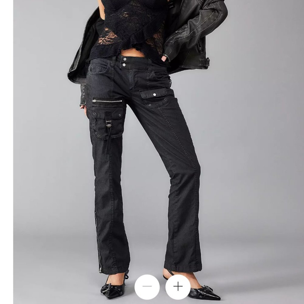Urban Outfitters BDG Black Stretch Y2K Romi Bootcut Cargo Pants M